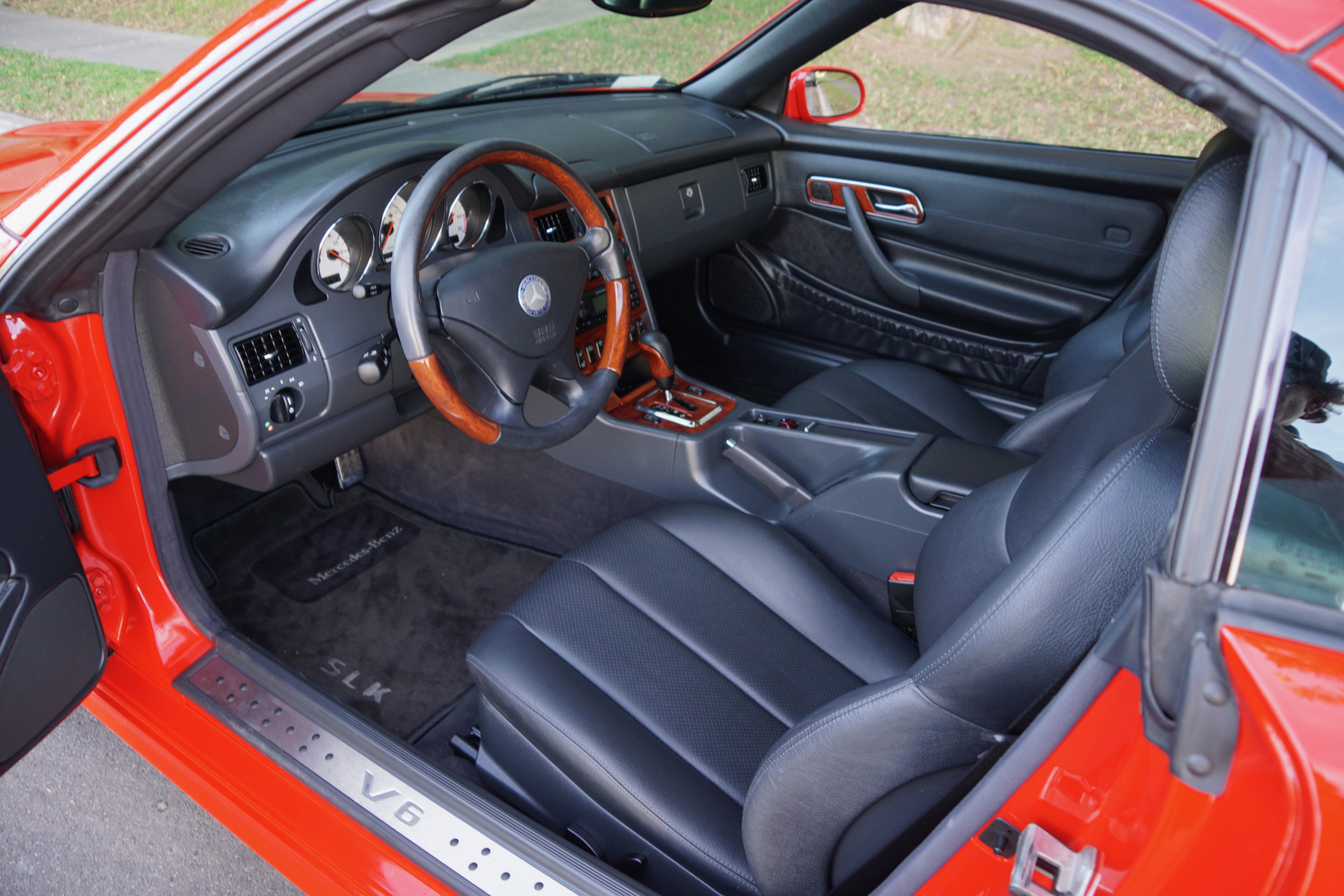 2004 Mercedes-Benz SLK320 - Plate 9