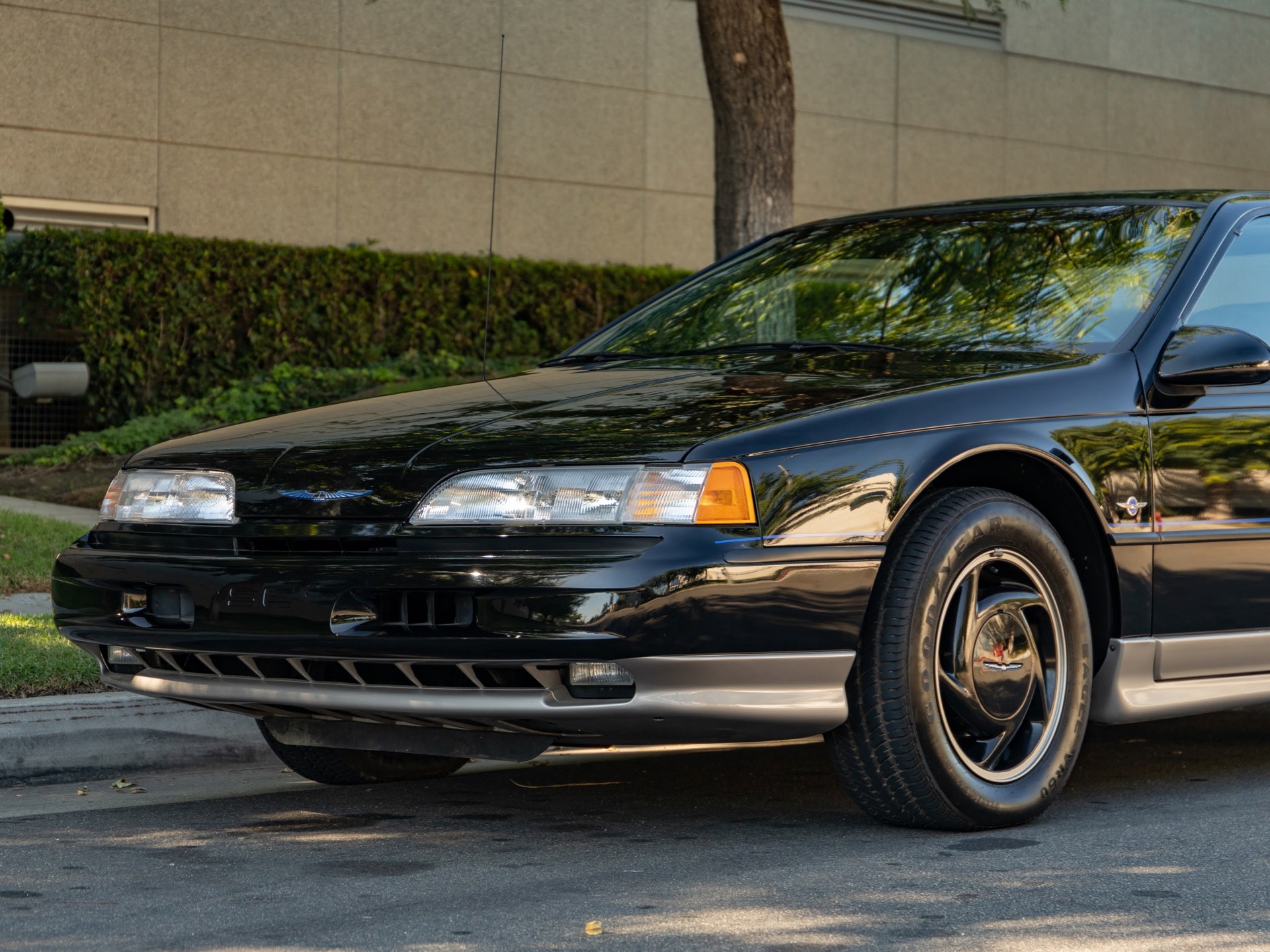 1990 Ford Thunderbird - Plate 12