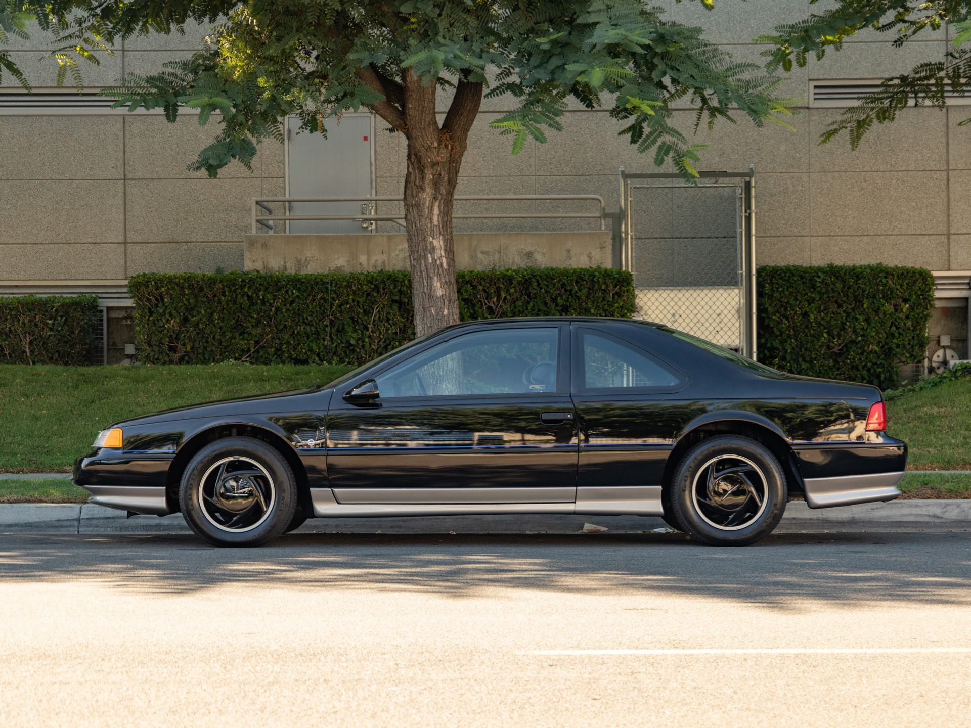 1990 Ford Thunderbird - Plate 3